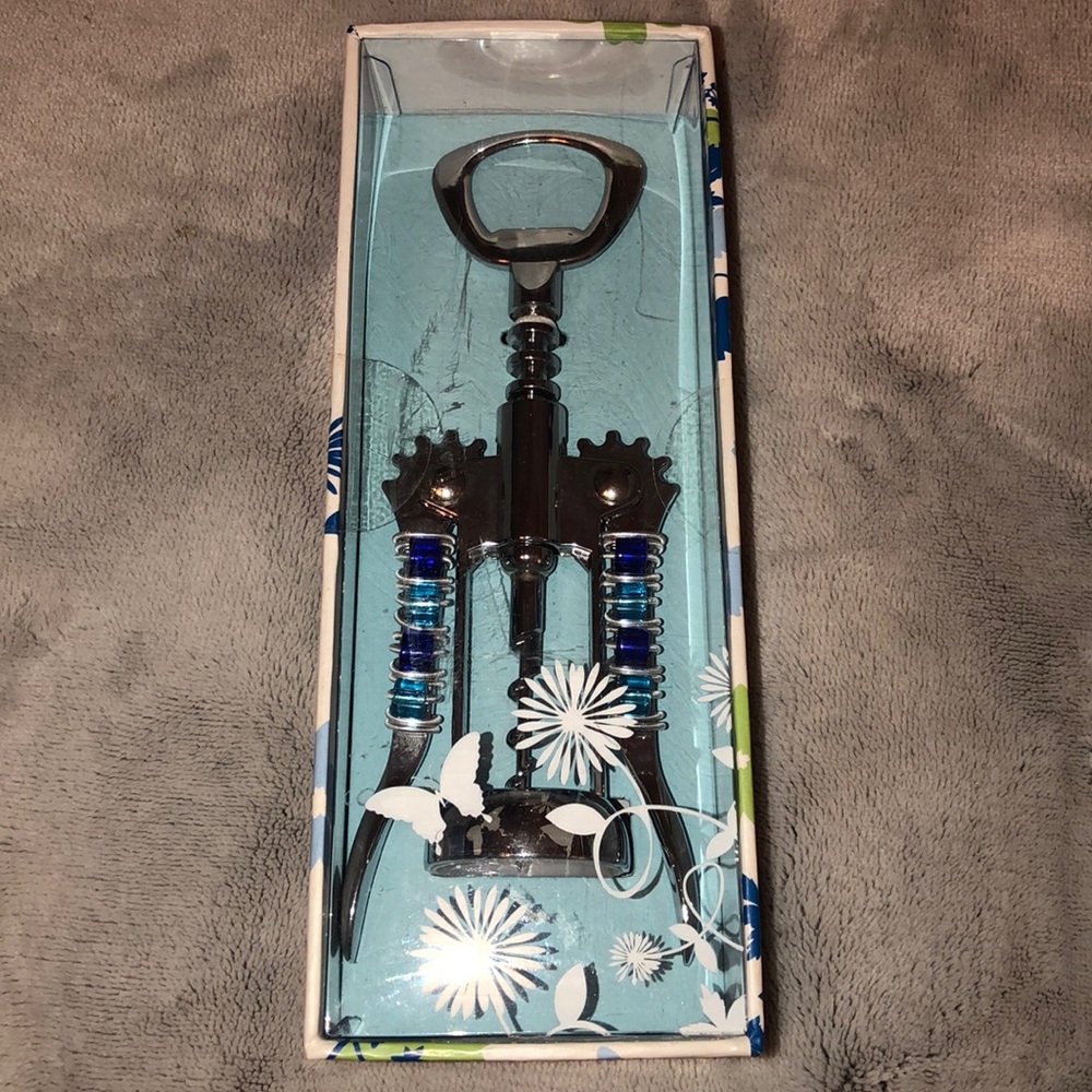 Wine bottle opener